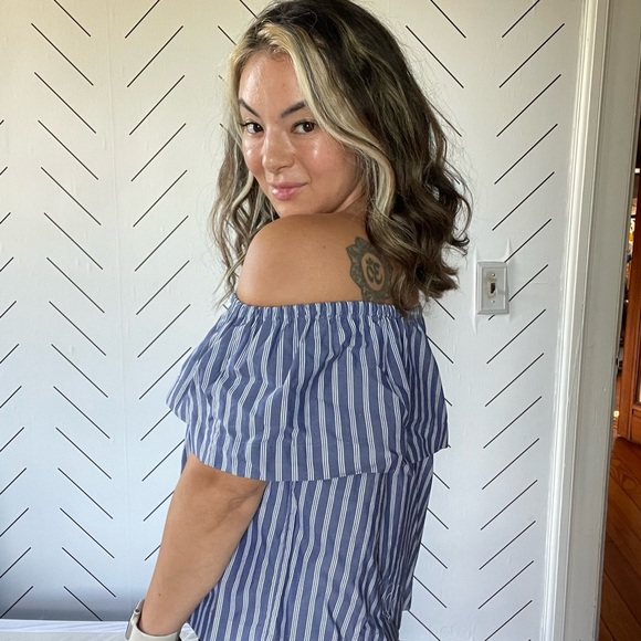 Aritzia Wilfred Blue Striped Crop Off the shoulder top size Small - Picture 2 of 5